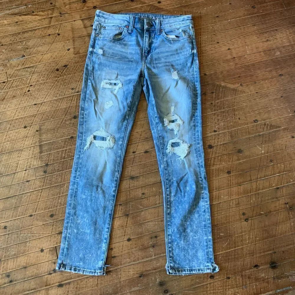 American Eagle light acid wash distressed 30x30 skinny jeans